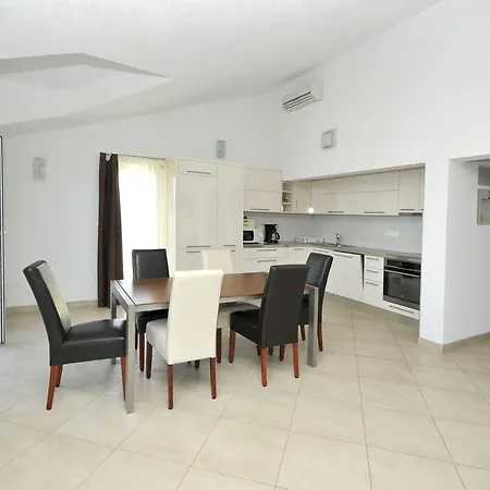 Luna Apartman