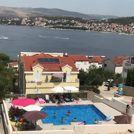 Luna Apartamento Trogir