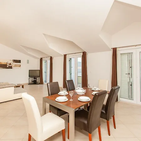 Luna Apartman Trogir