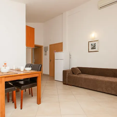 Luna Apartman Trogir